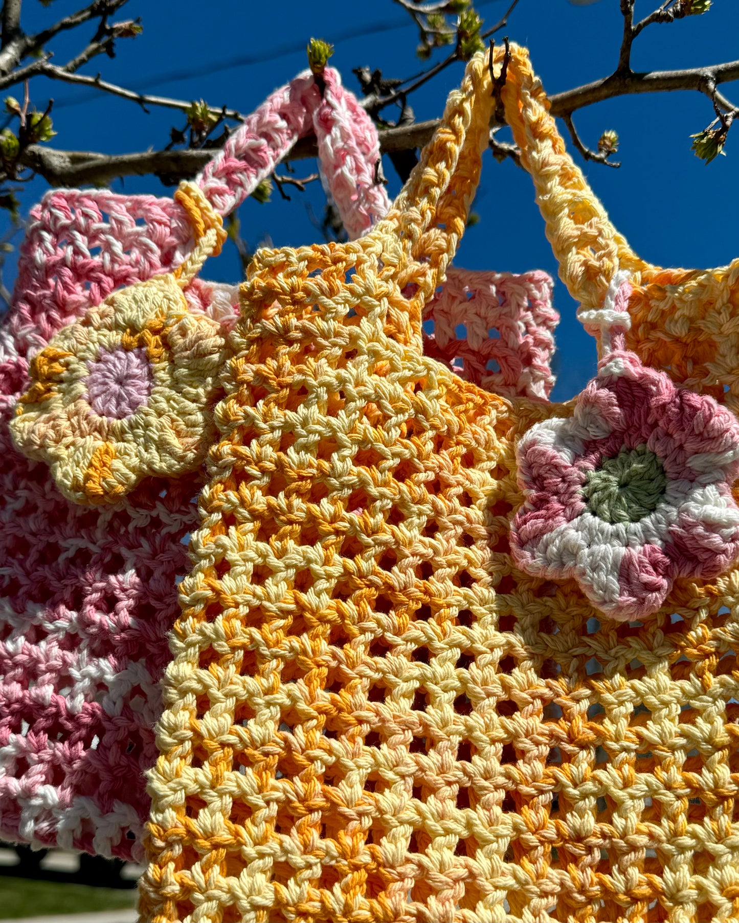 mini crochet tote with flower pouch