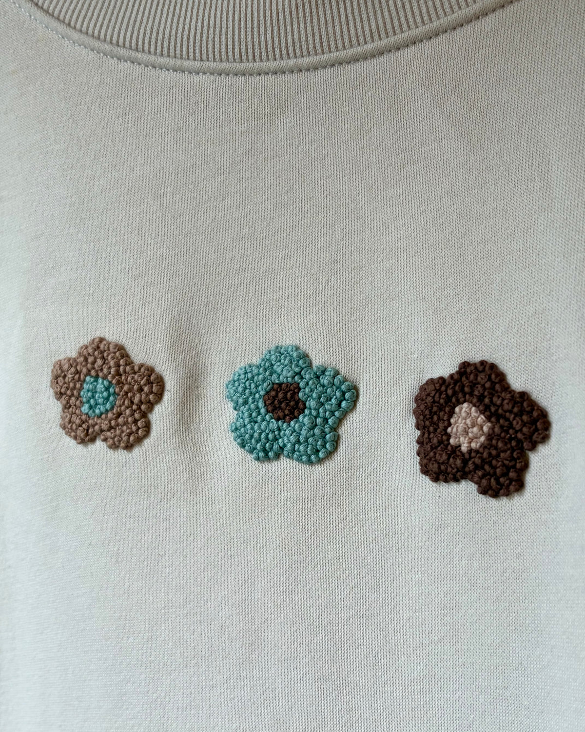 Brown and teal flowers crewneck